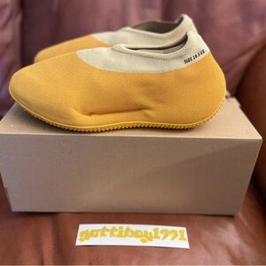 adidas YEEZY KNIT RUNNER 'SULFUR' Size 10.5 2021 Mickey Slipz Kanye